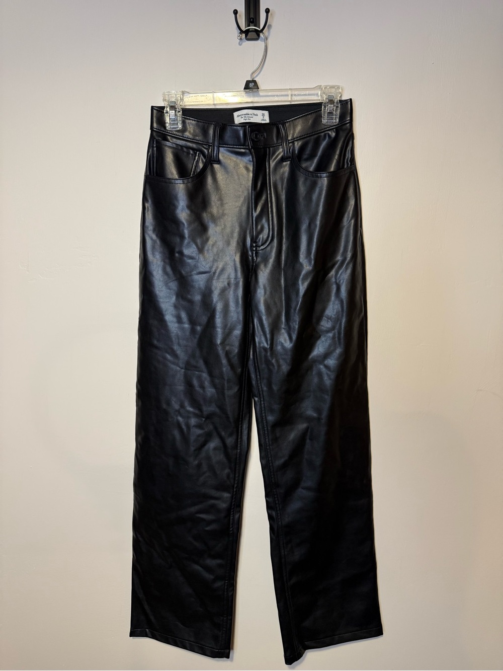 Abercrombie & Fitch The 90s Relaxed High Rise Black Leather Pants Size 26 - Picture 2 of 6